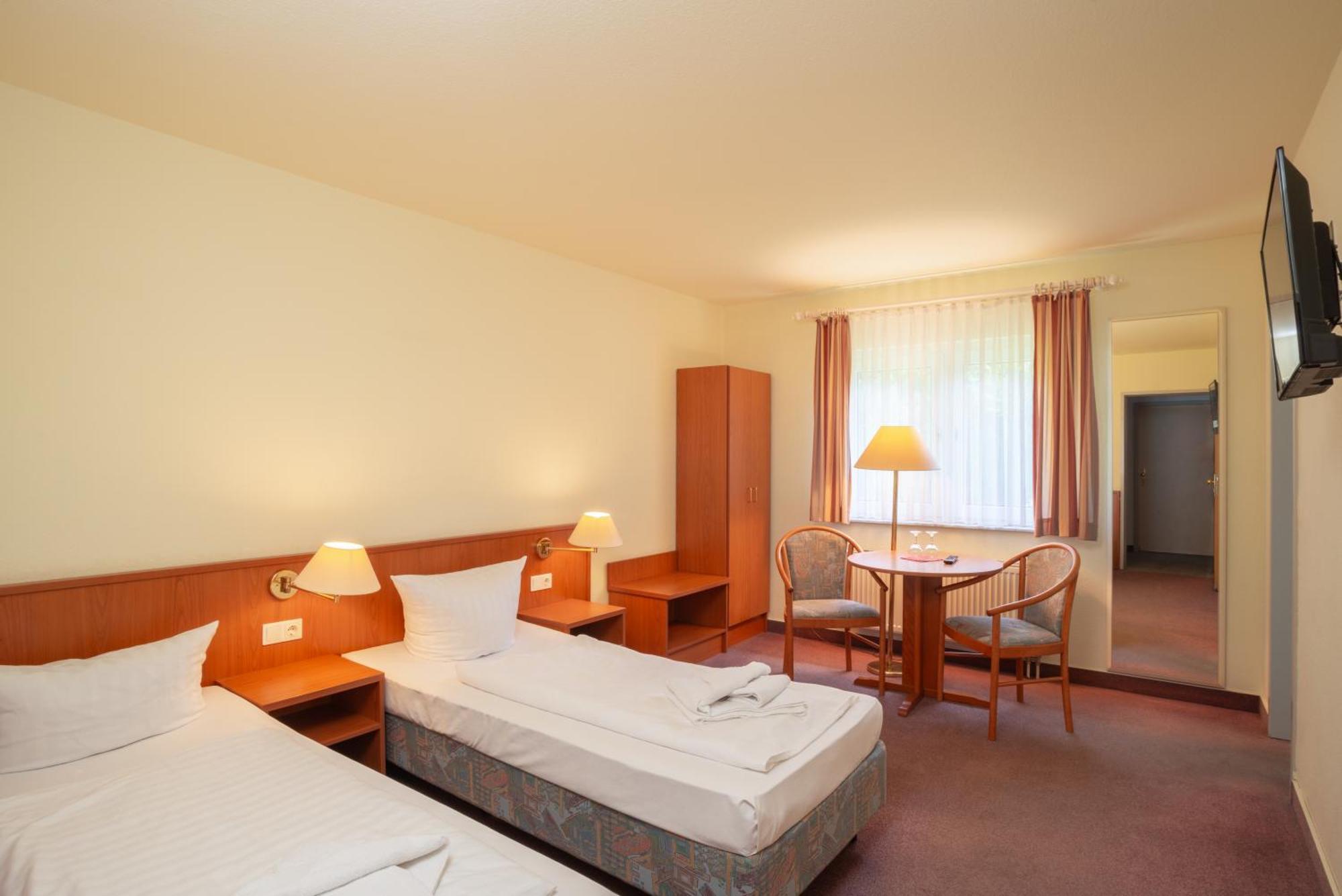 Waldhotel Schoeneiche -Self Check-In- Esterno foto