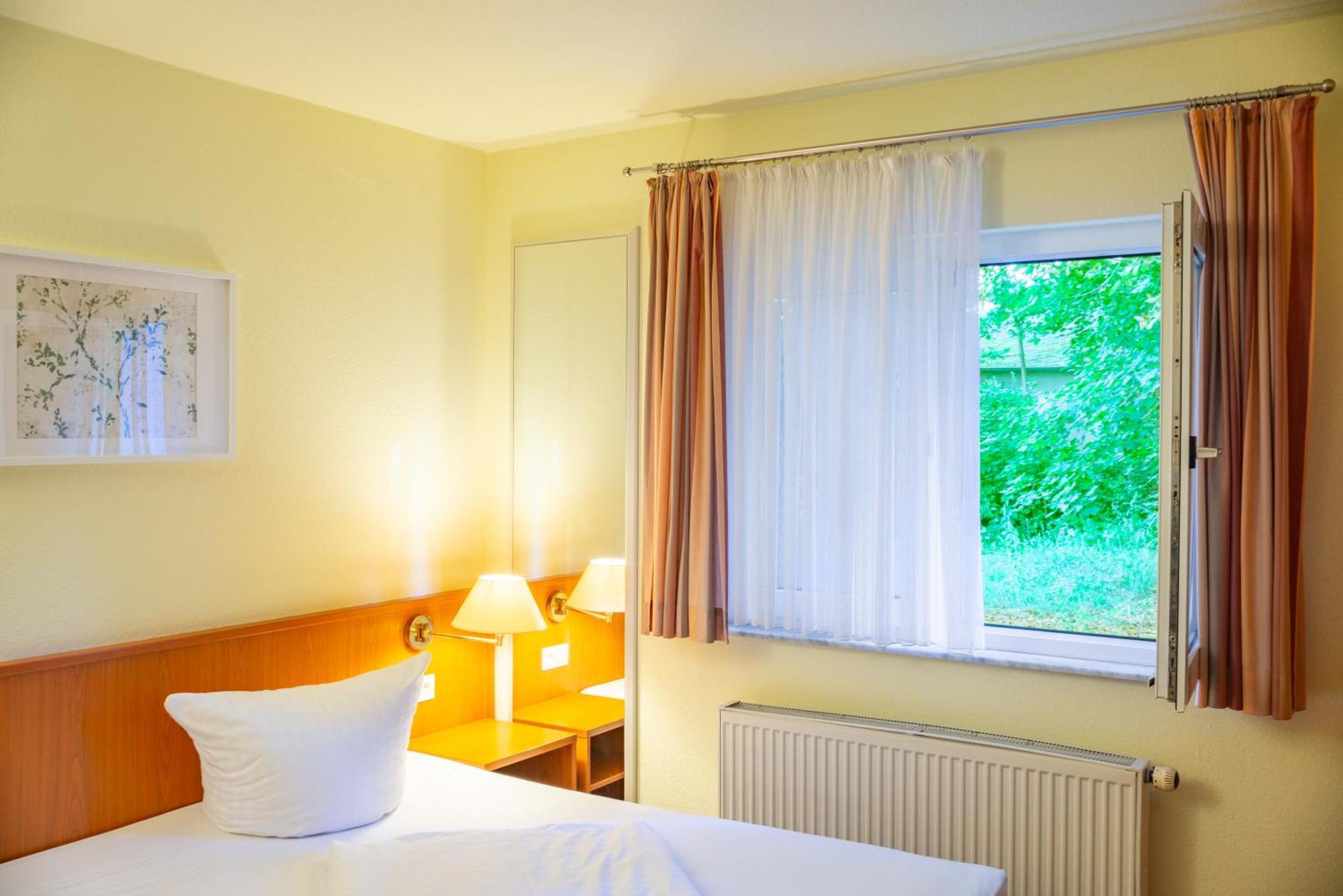 Waldhotel Schoeneiche -Self Check-In- Esterno foto