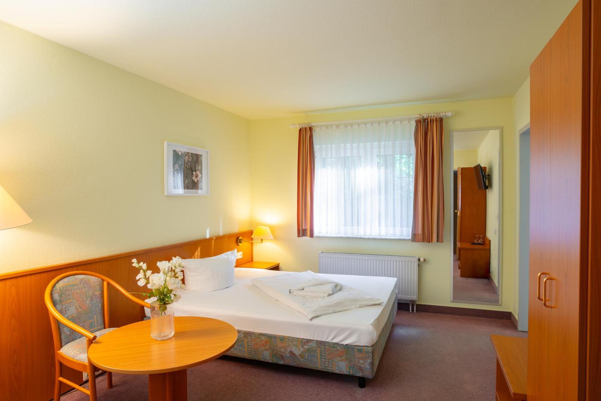 Waldhotel Schoeneiche -Self Check-In- Esterno foto