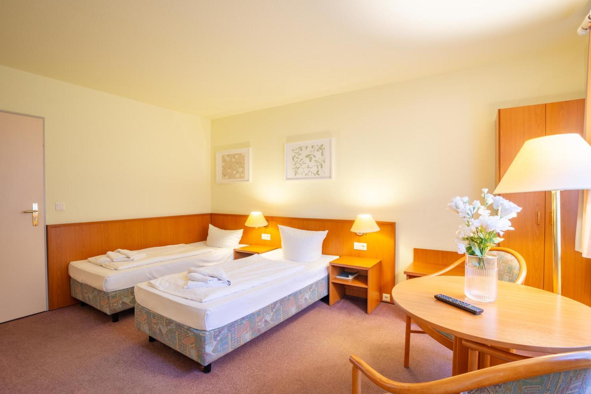 Waldhotel Schoeneiche -Self Check-In- Esterno foto