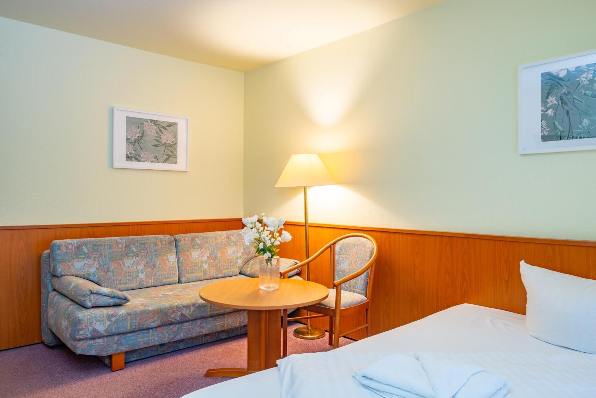 Waldhotel Schoeneiche -Self Check-In- Esterno foto